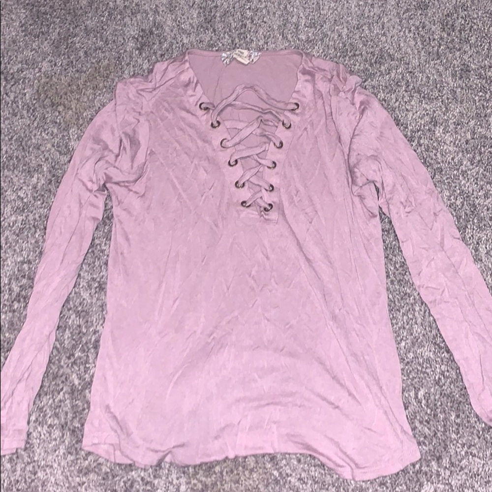 THE BUCKLE PURPLE / PINK TIE UP TEE